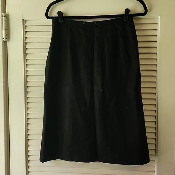 Banana Republic Black A-line Wool skirt, size 4 - Picture 3 of 8